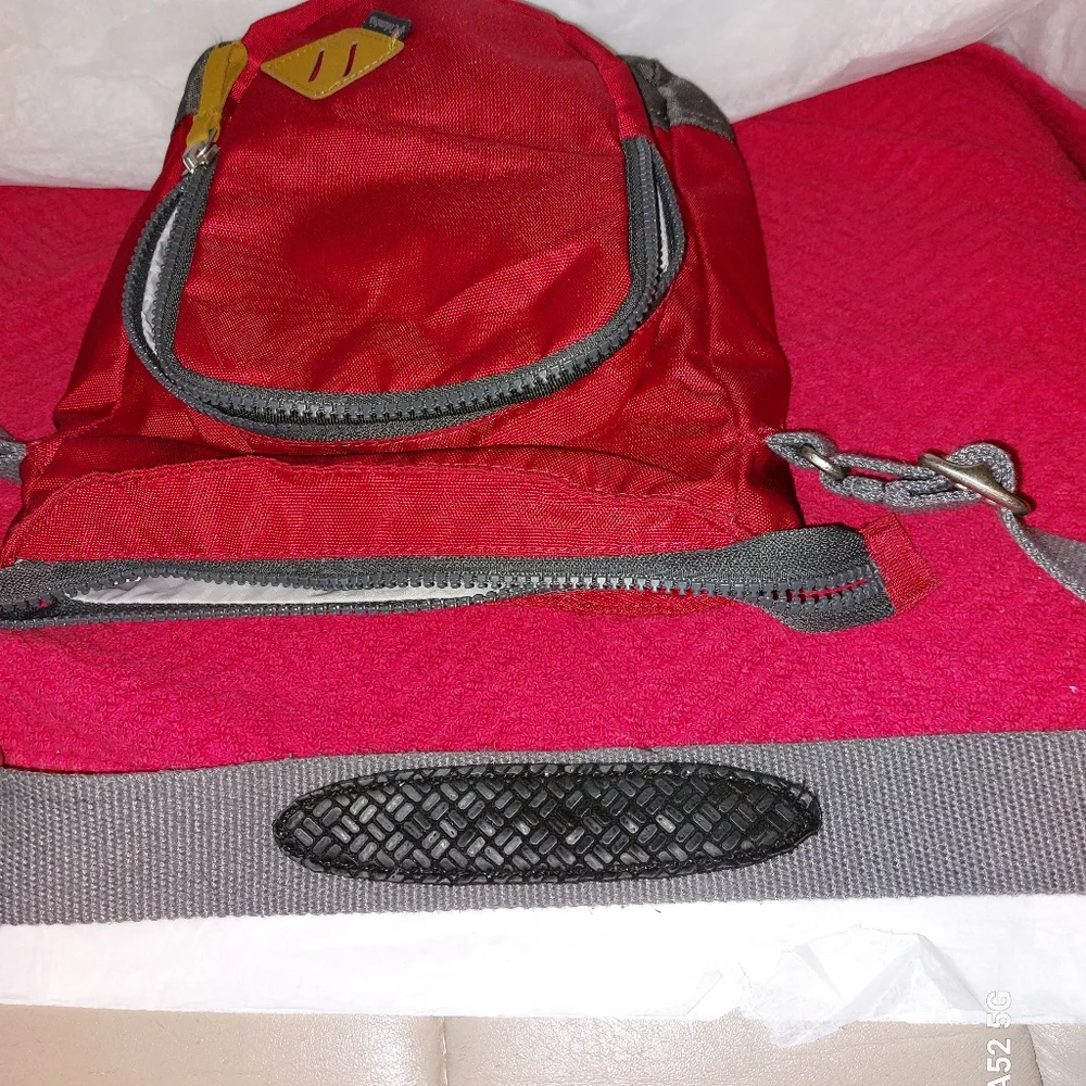 Red COLUMBIA Sling Bag - Picture 8 of 8